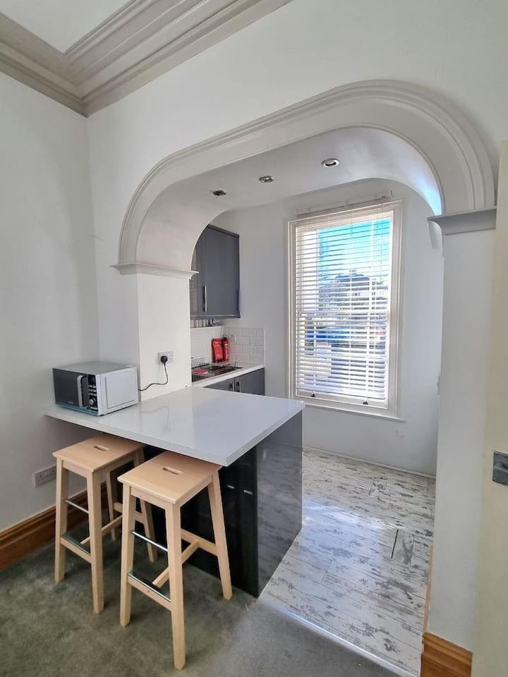 Entire Apartment By City Centre & Harbourside Bristol Exterior photo